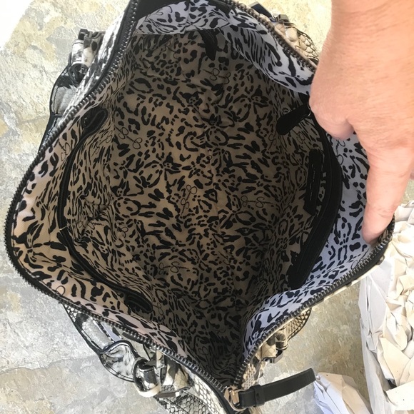 *SOLD* Jessica Simpson Handbag, Blk/Wht Snakeskin - Picture 13 of 13